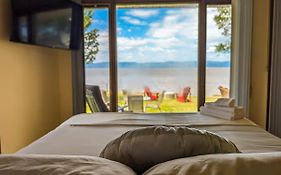 Chalet Studio #1 Waterfront With Spa Fireplace & Wifi
