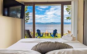 Chalet Studio #1 Waterfront With Spa Fireplace & Wifi
